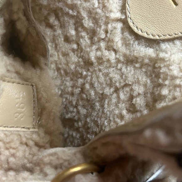 Gucci shearling sandals - Picture 7 of 10